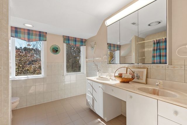 4 Hazelwood Circle, Andover, MA 01810