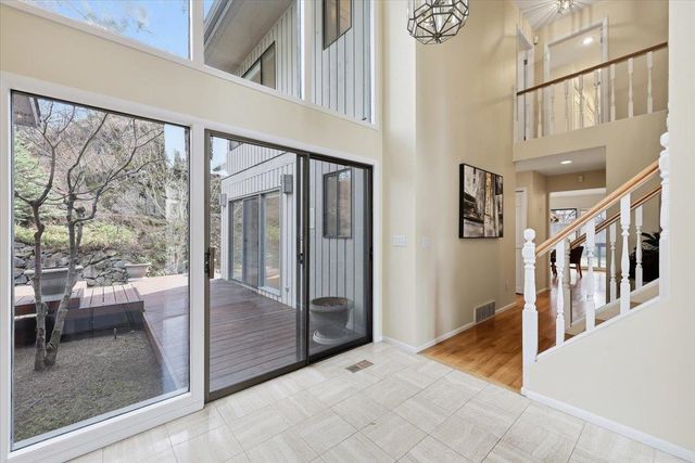 1226 E Christmas Tree Ln, Spokane, WA 99203