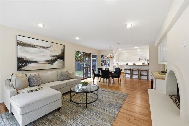 1226 E Christmas Tree Ln, Spokane, WA 99203