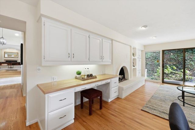 1226 E Christmas Tree Ln, Spokane, WA 99203