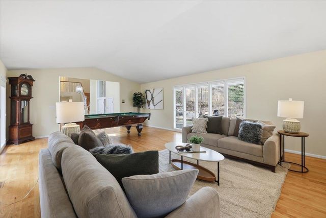 1226 E Christmas Tree Ln, Spokane, WA 99203