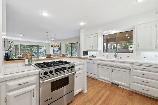 1226 E Christmas Tree Ln, Spokane, WA 99203