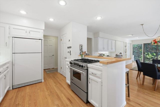 1226 E Christmas Tree Ln, Spokane, WA 99203