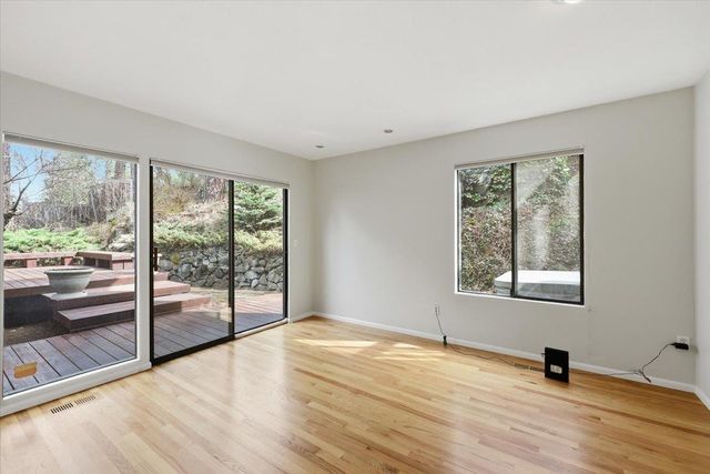 1226 E Christmas Tree Ln, Spokane, WA 99203