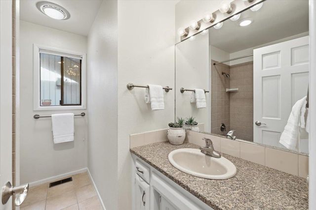 1226 E Christmas Tree Ln, Spokane, WA 99203