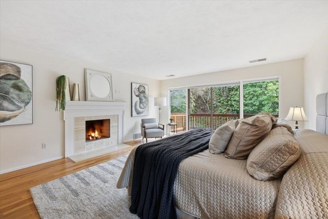 1226 E Christmas Tree Ln, Spokane, WA 99203