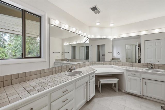 1226 E Christmas Tree Ln, Spokane, WA 99203