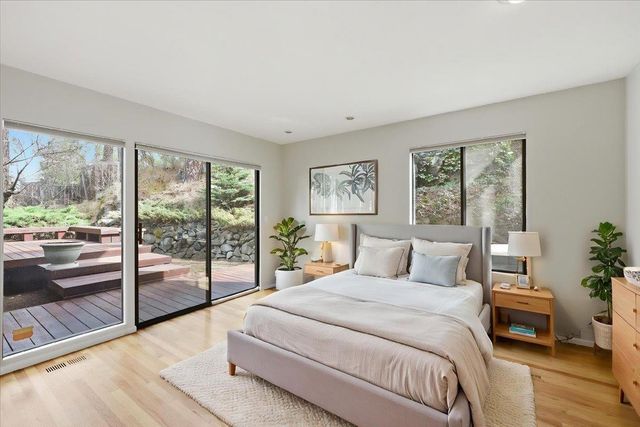 1226 E Christmas Tree Ln, Spokane, WA 99203