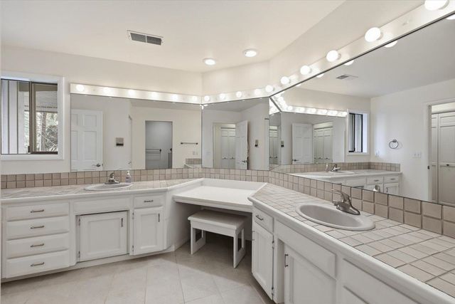 1226 E Christmas Tree Ln, Spokane, WA 99203