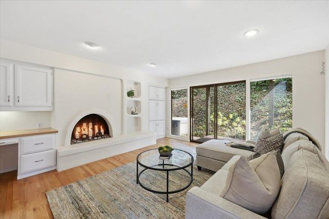 1226 E Christmas Tree Ln, Spokane, WA 99203