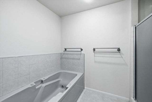 1226 E Christmas Tree Ln, Spokane, WA 99203