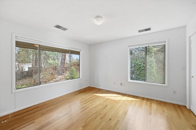 1226 E Christmas Tree Ln, Spokane, WA 99203