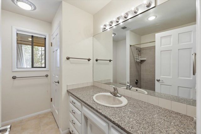 1226 E Christmas Tree Ln, Spokane, WA 99203