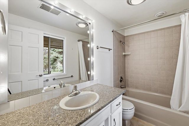 1226 E Christmas Tree Ln, Spokane, WA 99203