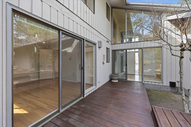 1226 E Christmas Tree Ln, Spokane, WA 99203