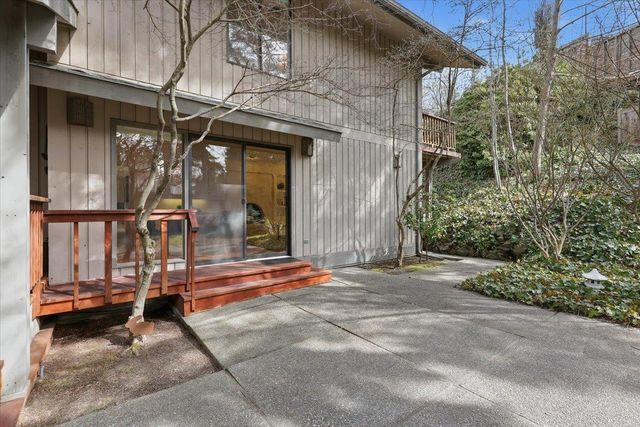 1226 E Christmas Tree Ln, Spokane, WA 99203