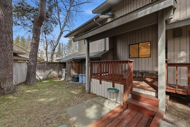 1226 E Christmas Tree Ln, Spokane, WA 99203