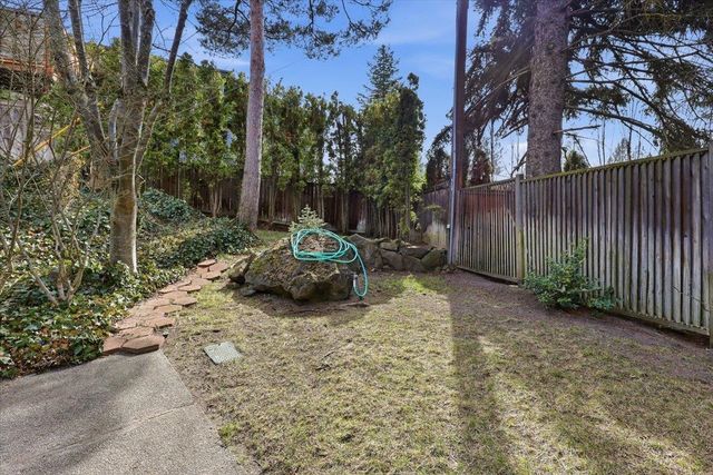 1226 E Christmas Tree Ln, Spokane, WA 99203