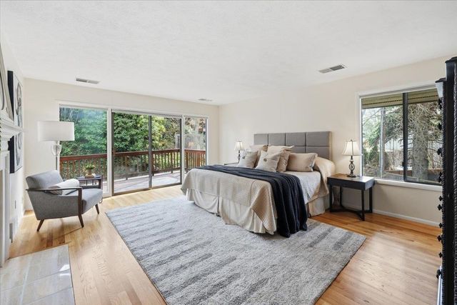 1226 E Christmas Tree Ln, Spokane, WA 99203