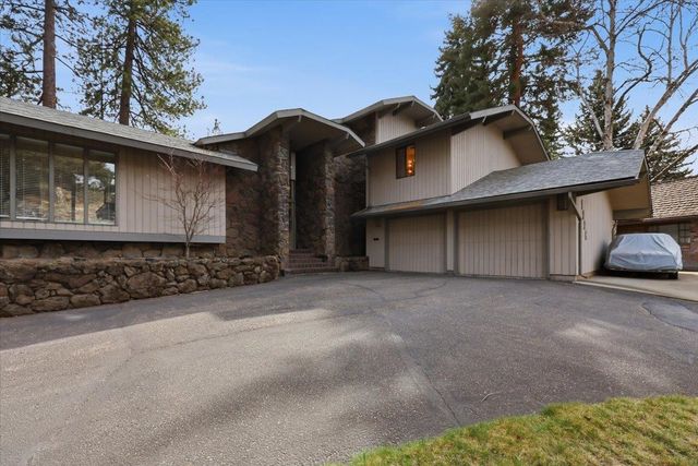 1226 E Christmas Tree Ln, Spokane, WA 99203