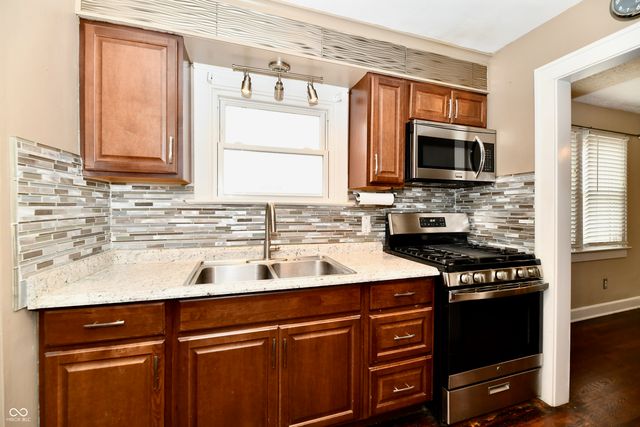 152 E Pleasant Run Parkway North Drive, Indianapolis, IN 46225