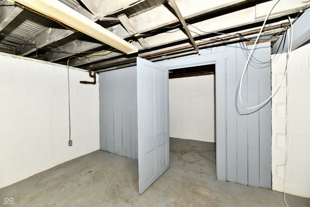 152 E Pleasant Run Parkway North Drive, Indianapolis, IN 46225