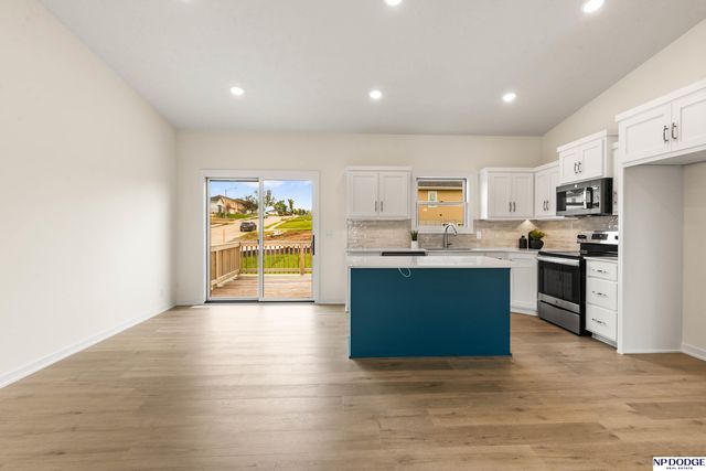 21509 Old Coach Road, Omaha, NE 68022