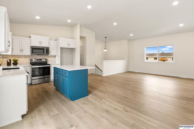 21509 Old Coach Road, Omaha, NE 68022