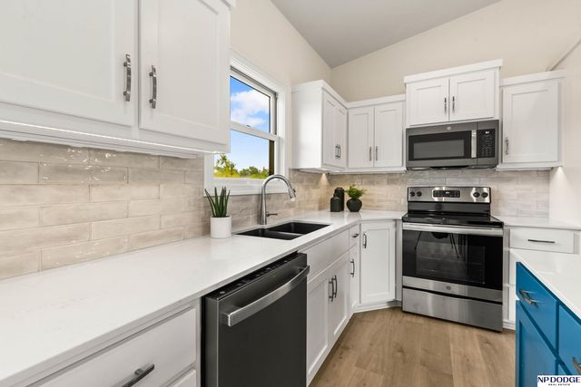 21509 Old Coach Road, Omaha, NE 68022