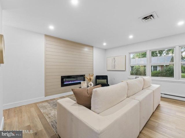 681-B NEW CASTLE CT, Lakewood, NJ 08701
