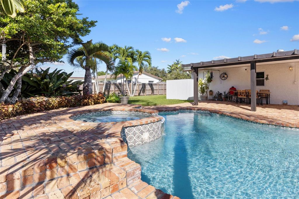 9250 SW 185th Ter, Cutler Bay, FL 33157