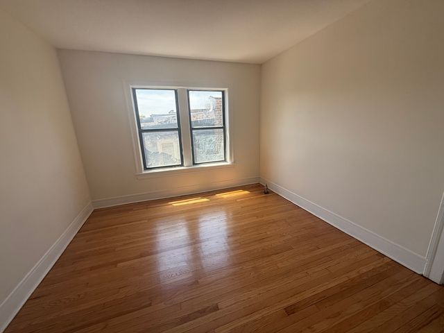 7351 N Damen Avenue 19, Chicago, IL 60645