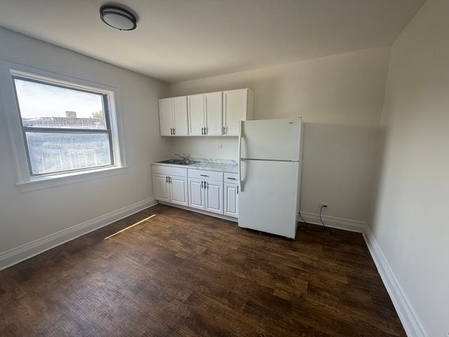 7351 N Damen Avenue 19, Chicago, IL 60645