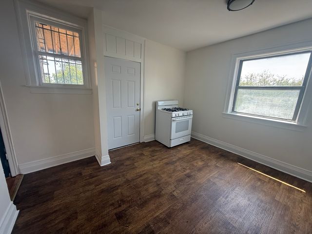 7351 N Damen Avenue 19, Chicago, IL 60645
