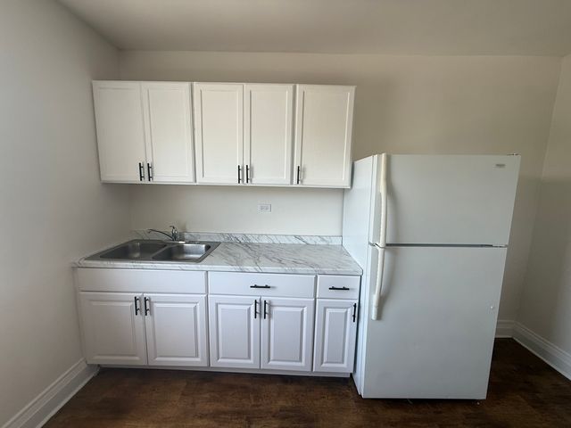 7351 N Damen Avenue 19, Chicago, IL 60645