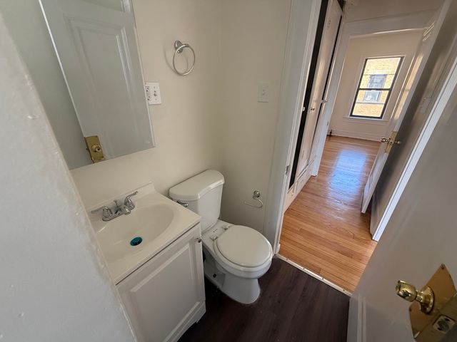 7351 N Damen Avenue 19, Chicago, IL 60645