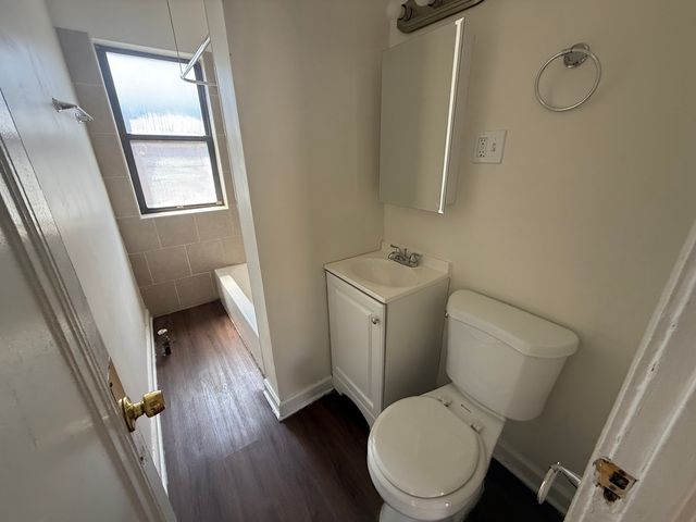 7351 N Damen Avenue 19, Chicago, IL 60645