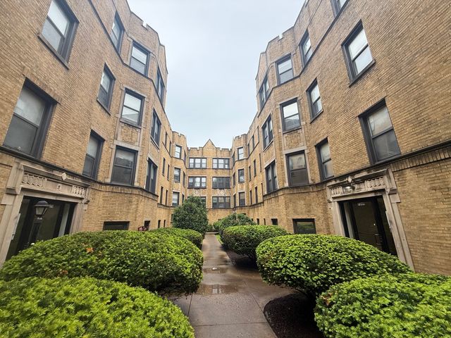 7351 N Damen Avenue 19, Chicago, IL 60645