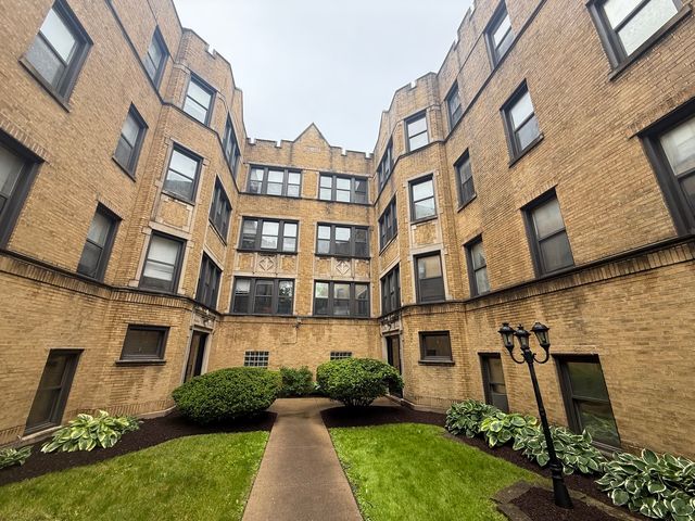 7351 N Damen Avenue 19, Chicago, IL 60645
