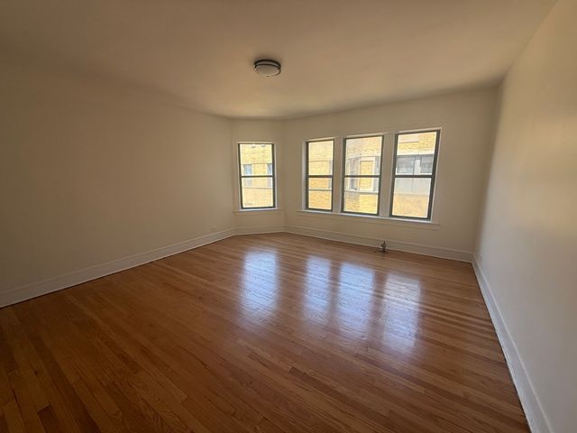 7351 N Damen Avenue 19, Chicago, IL 60645