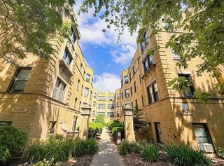 7351 N Damen Avenue 19, Chicago, IL 60645