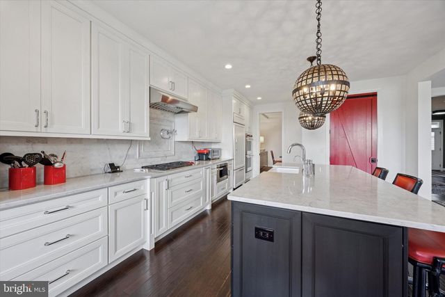 6150 CREEKSIDE DR, Flourtown, PA 19031