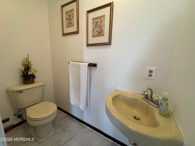 15 Saylors Pond Road, Wrightstown, NJ 08562