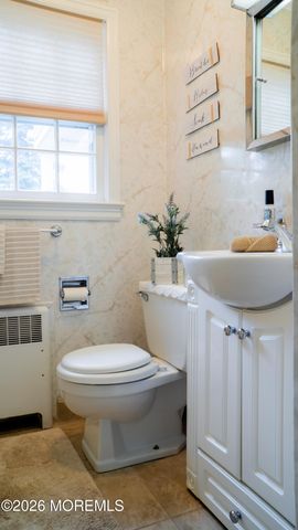 33 Lancaster Road, Colonia, NJ 07067