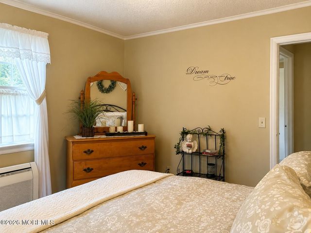 33 Lancaster Road, Colonia, NJ 07067