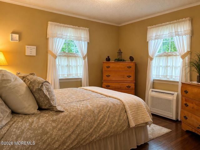 33 Lancaster Road, Colonia, NJ 07067