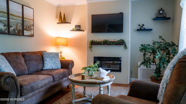33 Lancaster Road, Colonia, NJ 07067