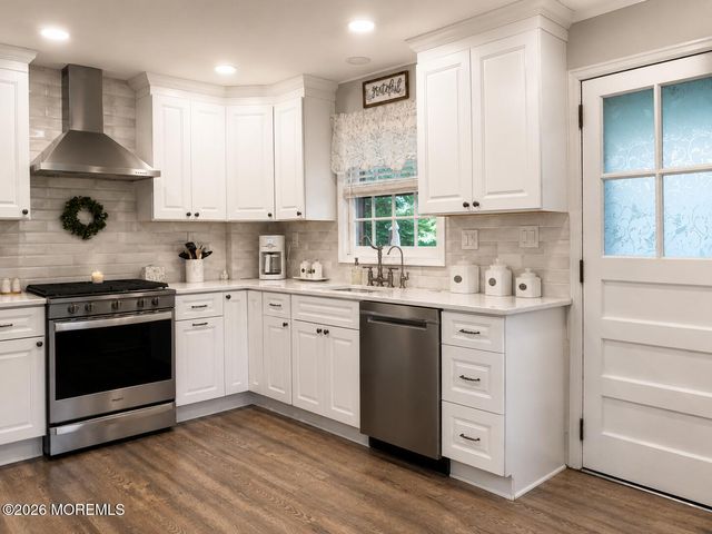 33 Lancaster Road, Colonia, NJ 07067