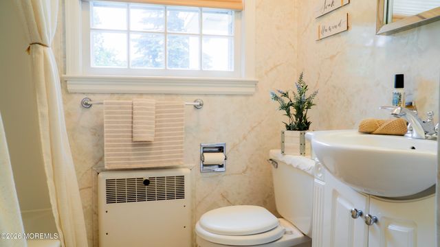 33 Lancaster Road, Colonia, NJ 07067