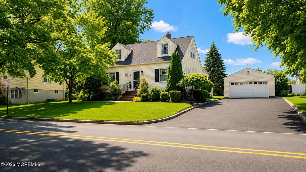 33 Lancaster Road, Colonia, NJ 07067